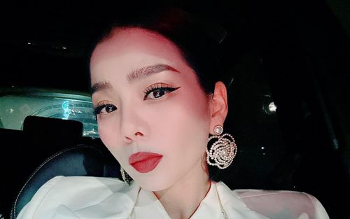Khán giả 'bao vây' ca sĩ Lệ Quyên