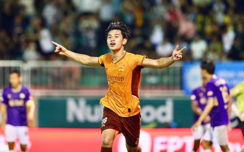 'Báu vật' 18 tuổi của bầu Đức quá hay trước Hà Nội FC