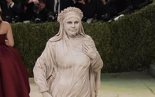 Siêu mẫu Heidi Klum tiết lộ bí mật về trang phục độc lạ ở Met Gala