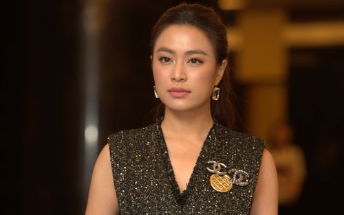 'Chuyện lạ' với Hoàng Thùy Linh