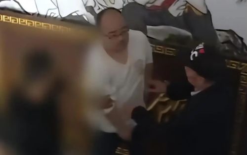 Con trai phát hiện cha ruột ngoại tình, 'tiểu tam' sống chung nhà suốt nhiều năm không ai biết