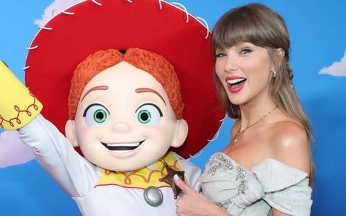 Taylor Swift viết nhạc cho Toy Story 5 chỉ trong một ngày, gọi đó là 'ngày hạnh phúc nhất đời'