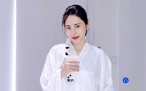 Quyết định của ca sĩ Thủy Tiên sau tuyên bố muốn buông bỏ