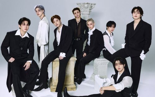 Bán album triệu bản toàn cầu, Stray Kids vẫn gặp khó ở quê nhà