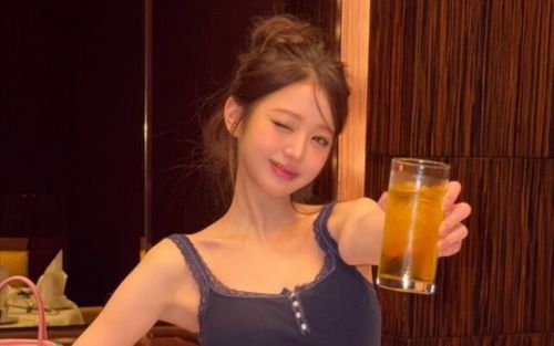 Jang Won Young (IVE) gây sốt với loạt ảnh đời thường