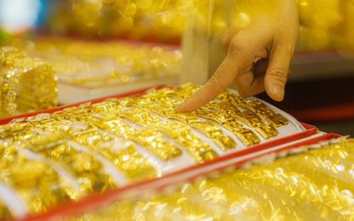 Tin tài chính hôm nay 6/6: Vàng và bạc lao dốc, USD bật tăng mạnh