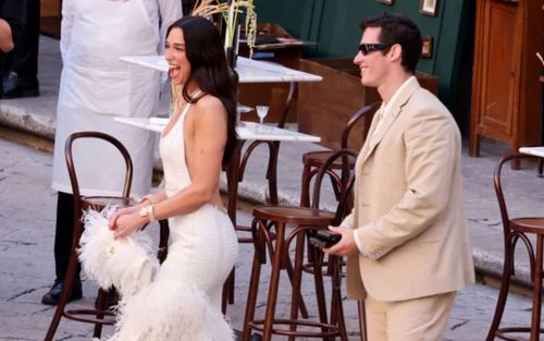 Dua Lipa khoe phong cách táo bạo bên Callum Turner trước hôn lễ