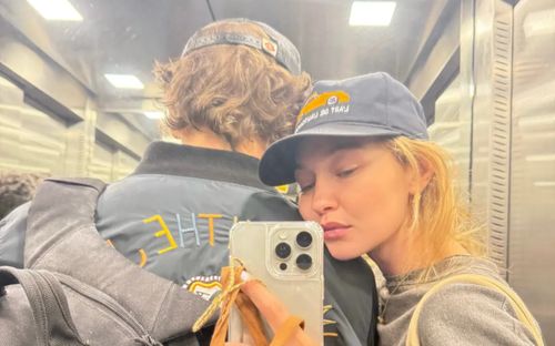 Siêu mẫu Gigi Hadid hiếm hoi khoe khoảnh khắc ngọt ngào bên bạn trai