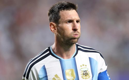 Messi nổi giận với trọng tài Bồ Đào Nha: 'Đừng thiếu tôn trọng tôi'