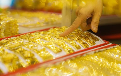 Tin tài chính hôm nay 12/7: Giá vàng giảm sâu, USD giằng co