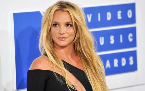 Britney Spears biện hộ cho hành vi bất thường trên đường cao tốc