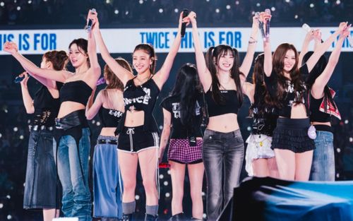 TWICE thông báo tạm ngừng hoạt động tập thể