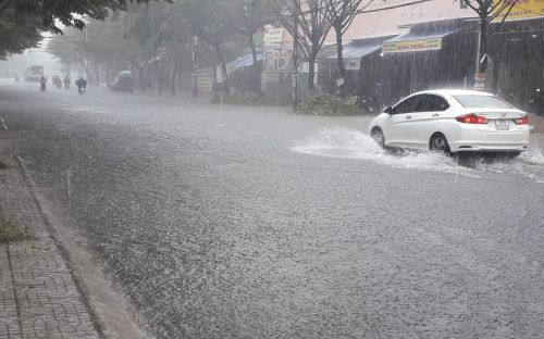 Chiều tối 13/7, nhiều khu vực tiếp tục có mưa dông, đề phòng lốc, sét và ngập úng cục bộ