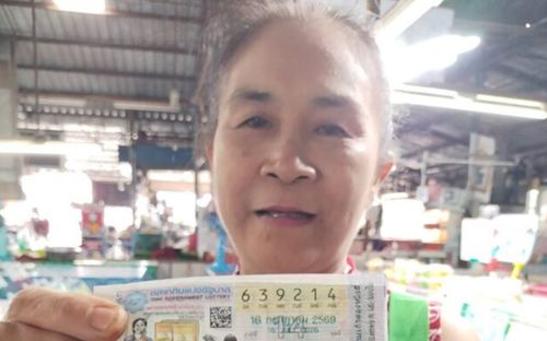 Đang bán chuối chiên, người phụ nữ nhận tin trúng số độc đắc gần 5 tỷ đồng