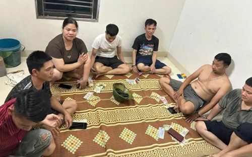 Bắt quả tang 7 nam nữ có hành vi đáng xấu hổ trong đêm