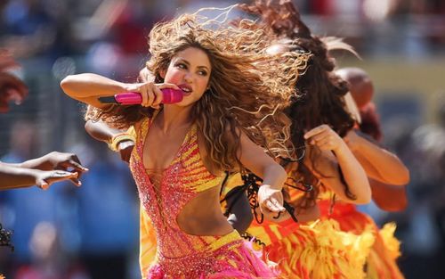 World Cup đã khép lại, Shakira vẫn tạo nên cú bứt phá ấn tượng tại Brazil