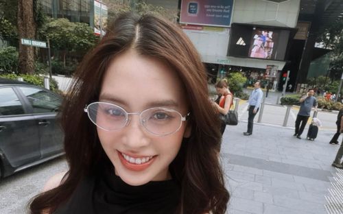 Hoa hậu Tiểu Vy khoe nhan sắc rạng rỡ