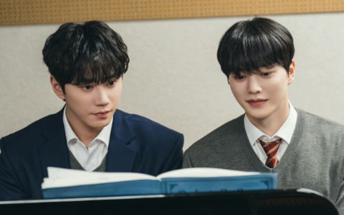 Song Kang và Lee Jun Young từ đối thủ thành cộng sự piano