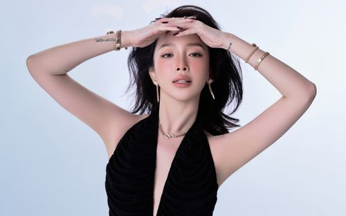 Tóc Tiên diện váy xẻ sâu táo bạo, khoe vẻ đẹp căng tràn