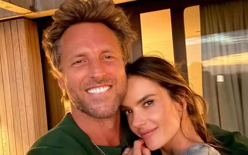 'Thiên thần nội y' Alessandra Ambrosio khoe tin vui bên bạn trai