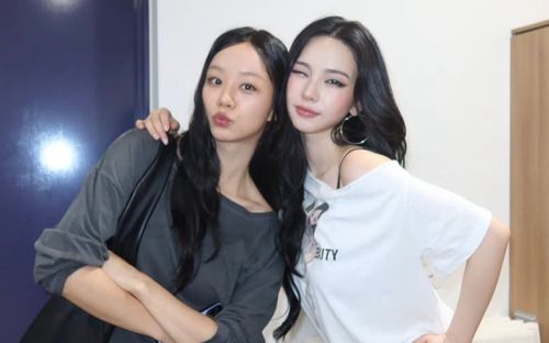 Hyeri hội ngộ Karina (aespa)