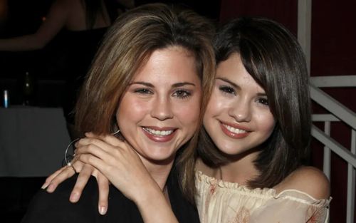 Selena Gomez và mẹ bị kiện