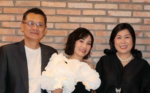 NSƯT Hữu Châu công khai ủng hộ Hồng Đào và Hồng Vân