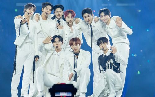 Wanna One tái hợp, lần đầu trở lại sân khấu KCON sau 8 năm