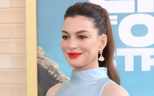 Anne Hathaway đáp trả tin đồn bụng bầu giả