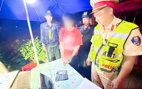 'Bí mật' trong ốp điện thoại của thanh niên 27 tuổi bị phanh phui