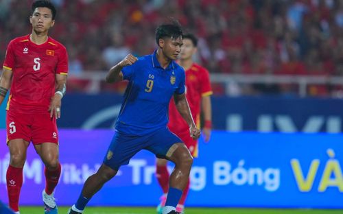 HLV Kim Sang Sik nói về giây phút bị tuyển Thái Lan dẫn bàn