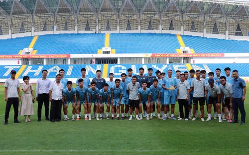 Bầu Hiển: Trao bóng đá một quê hương