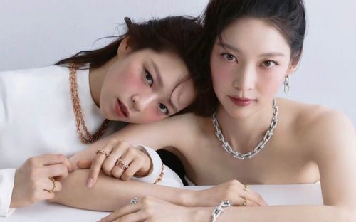 Gong Seung Yeon và Jeongyeon lần đầu chụp ảnh chung sau khi ra mắt
