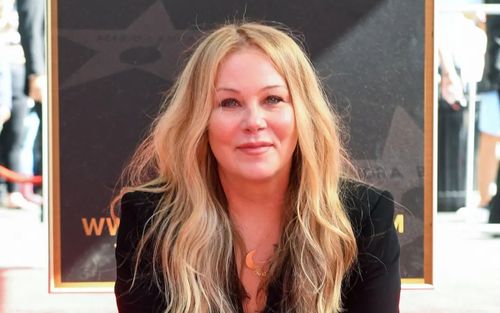 Christina Applegate xuất viện sau gần 4 tháng điều trị