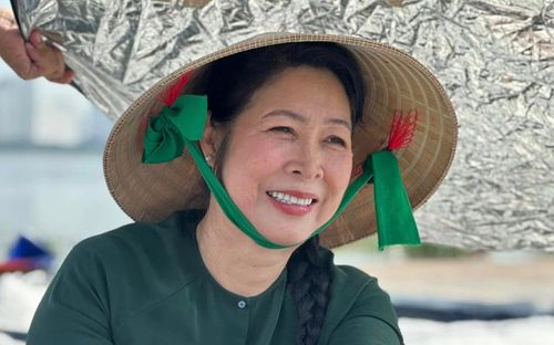 Tình yêu bền bỉ của NSND Hồng Vân