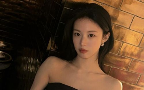 Nữ diễn viên Go Yoon Jung gây sốt với cơ lưng săn chắc