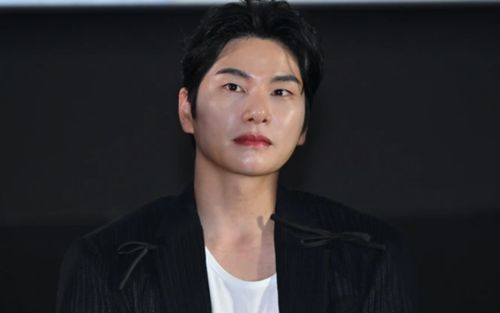 Lee Yi Kyung đã quỳ gối cảm ơn ủng hộ phim Mẹ ơi, về nhà