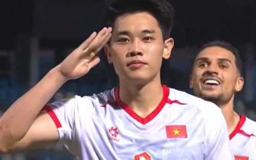 Tiền đạo Đình Bắc ghi bàn nhiều hơn ba cầu thủ nhập tịch cộng lại