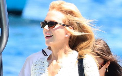 Nicole Kidman khoe thần thái thanh lịch với váy len dệt kim