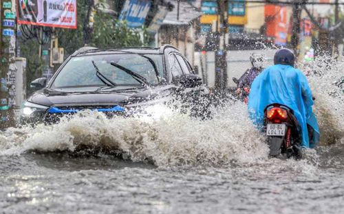 Mưa rất to trút xuống nhiều nơi, cảnh báo lũ quét, sạt lở