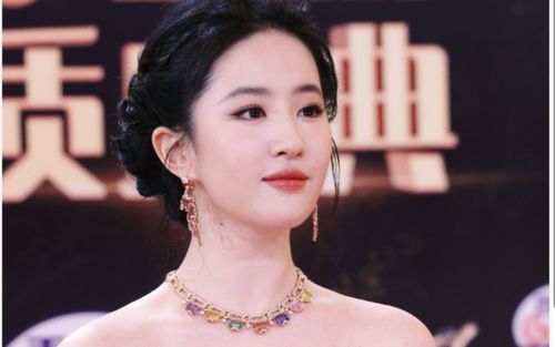 Khán giả xứ Trung bênh vực Lưu Diệc Phi khi cắt ảnh Hồ Ngọc Hà