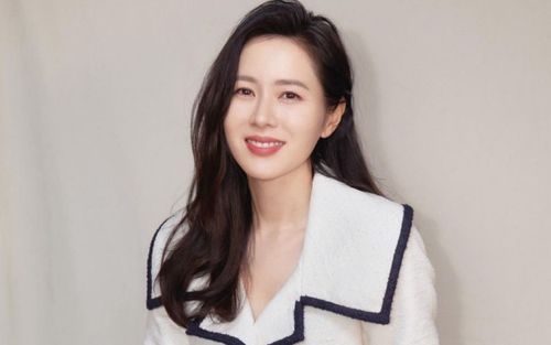 Son Ye Jin gặp sự cố với váy, hành động của mỹ nhân bên cạnh gây chú ý