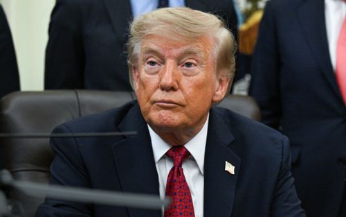 Donald Trump gọi cảnh báo AI là 'trò lừa bịp'
