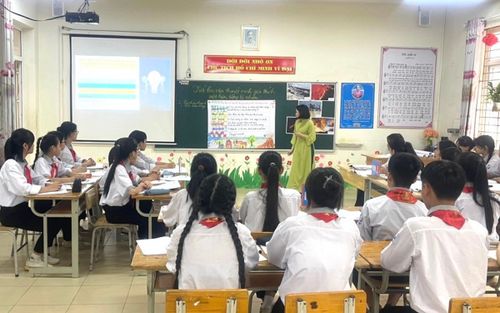 Trường học Hà Nội được thu các khoản nào, mức trần ra sao?