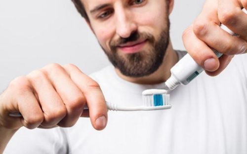 Miệng có vị đắng khi thức dậy: Có thể liên quan đến những điều gì?