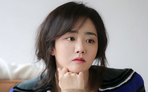 Moon Geun Young bật khóc khi tái xuất showbiz sau kết hôn
