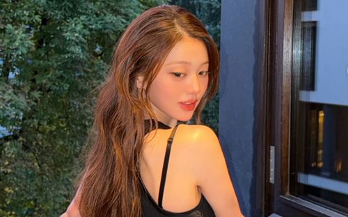 Jang Won Young (IVE) khoe dáng đồng hồ cát đầy quyến rũ