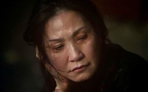 Nghệ sĩ Hồng Đào liên tục chịu cảnh khổ cực