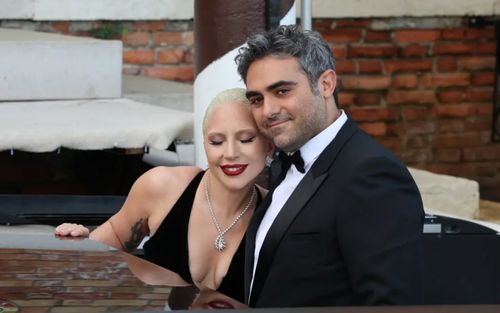 Lady Gaga đã đón con gái đầu lòng bằng phương pháp mang thai hộ?