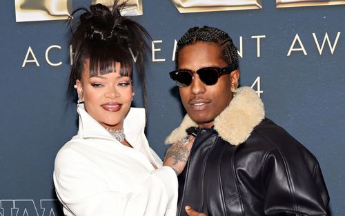 Rihanna cùng con trai xuất hiện trên sân khấu concert của A$AP Rocky